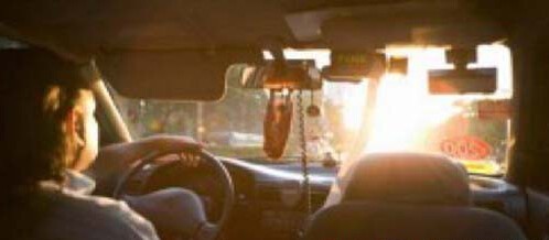圖3 眩光不僅造成人眼不適且大大降低了夜間駕車(chē)的安全系數