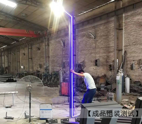 QDTYD-013-3.6米三角形現代鋁型材LED庭院燈出廠(chǎng)前測試亮燈